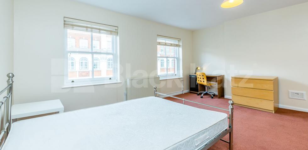 Fantastic spacious two bed by Goodge St Station Tottenham Court Road, West End